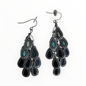 🟩Women’s silver dangling w/shades of green & blue earrings w/backs, preowned🟩